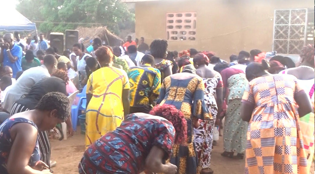 L'ADJOSS : UN MOYEN DE COMMUNICATION PERTINENT CHEZ LES N'ZIPRI DE LEKISSOU (COTE D'IVOIRE) SANKOFA N° 18, juin, pp. 216-230 ISSN : 2226-5503
